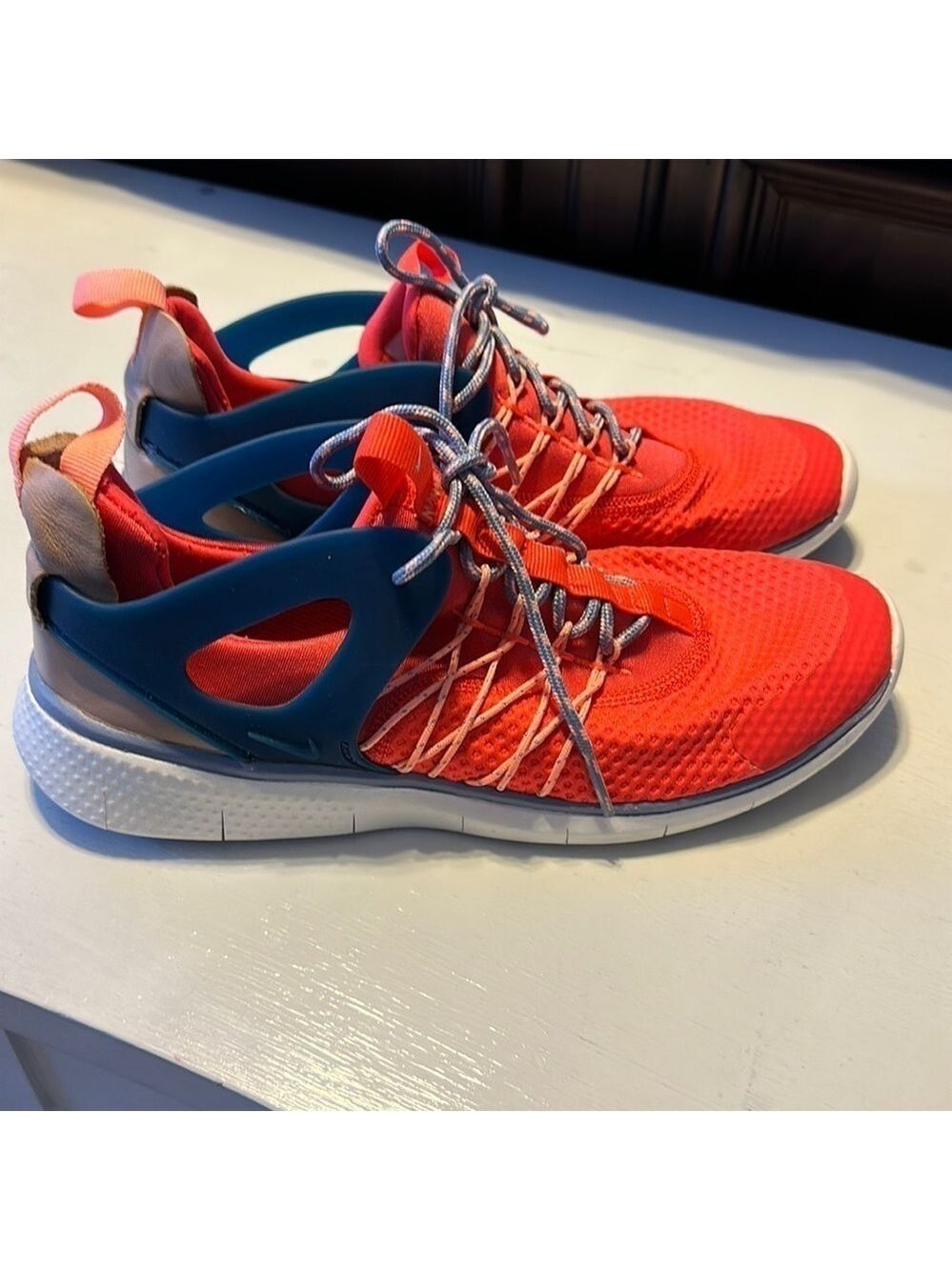 NIKE Free Virtious womens sneakers size 7; 725060-600 - Picture 1 of 7